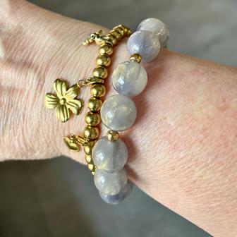 Kralenarmband grijs met goud detail