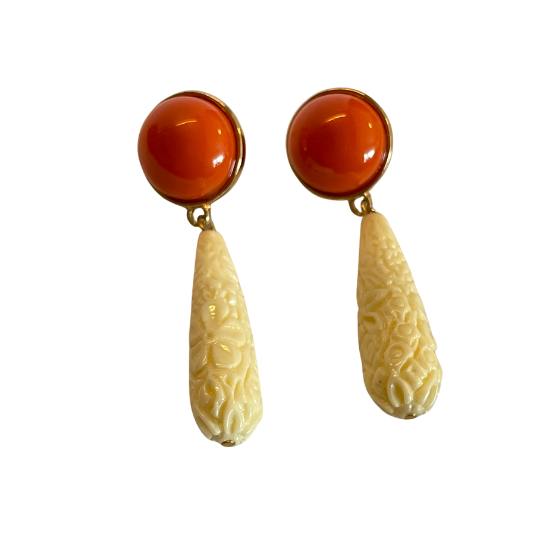 Druppel wit met rood/oranje/bruine oorsteker