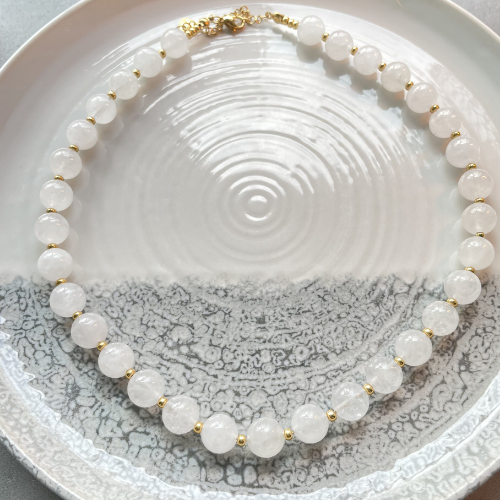 Kralenketting witte jade Miyuki Goud