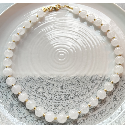 Kralenketting witte jade Miyuki Goud